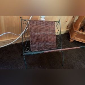 Magazine/book holder